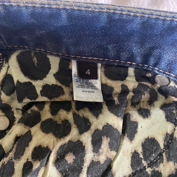 Express denim shorts, size 4, excellent condition. - Picture 3 of 4